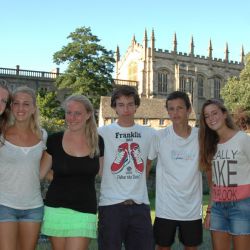 Tennis-Spieler vor der Christ Church College